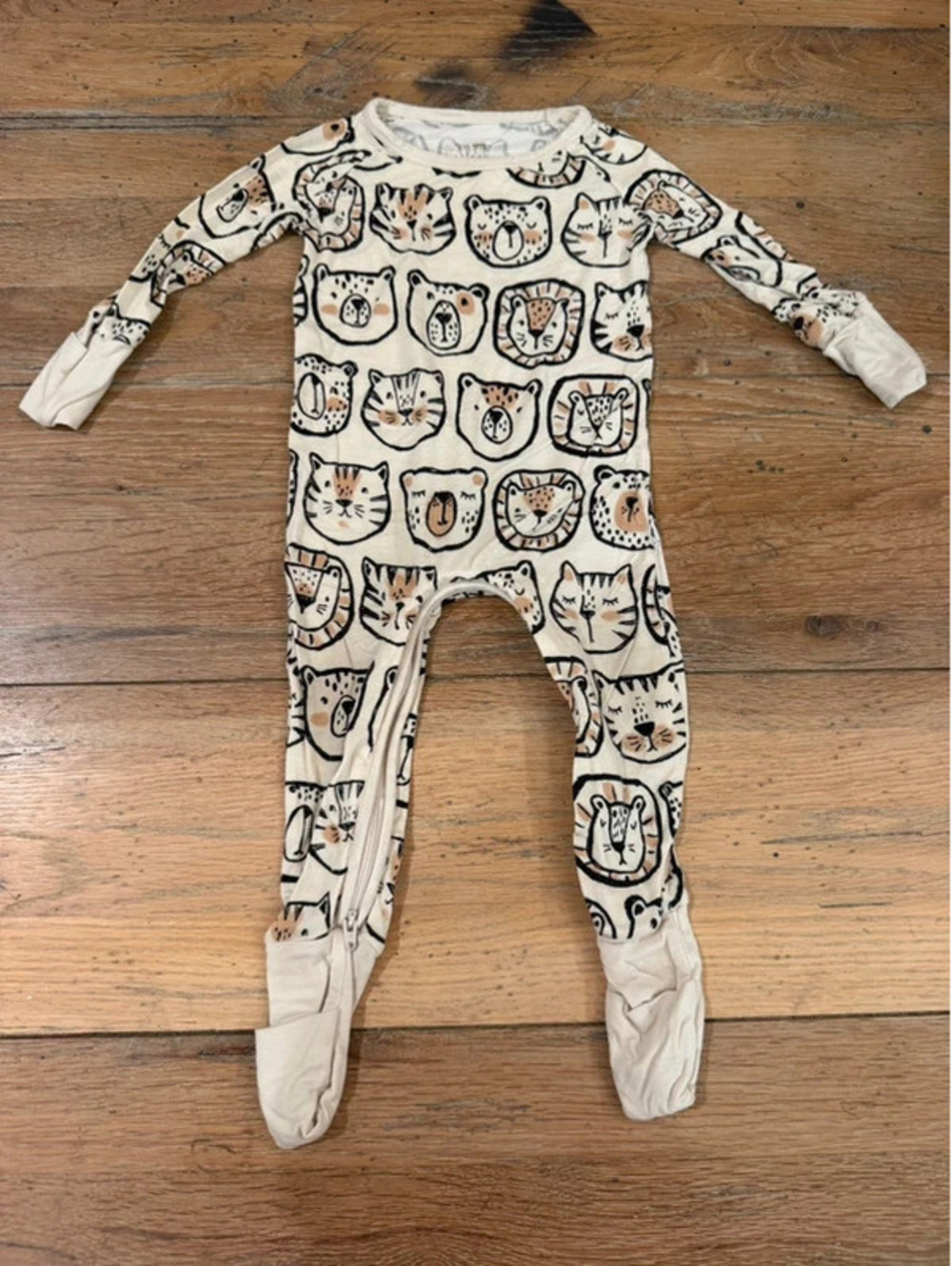 Little Sleepies bamboo zippy romper Lions, Tigers & Bears print size 6-12m
